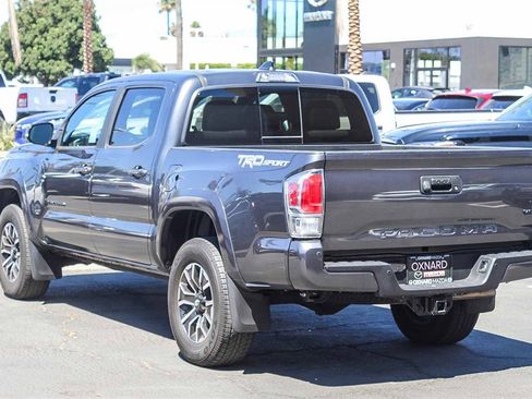 Used 2022 Toyota Tacoma TRD Sport w/ Technology Package image 4