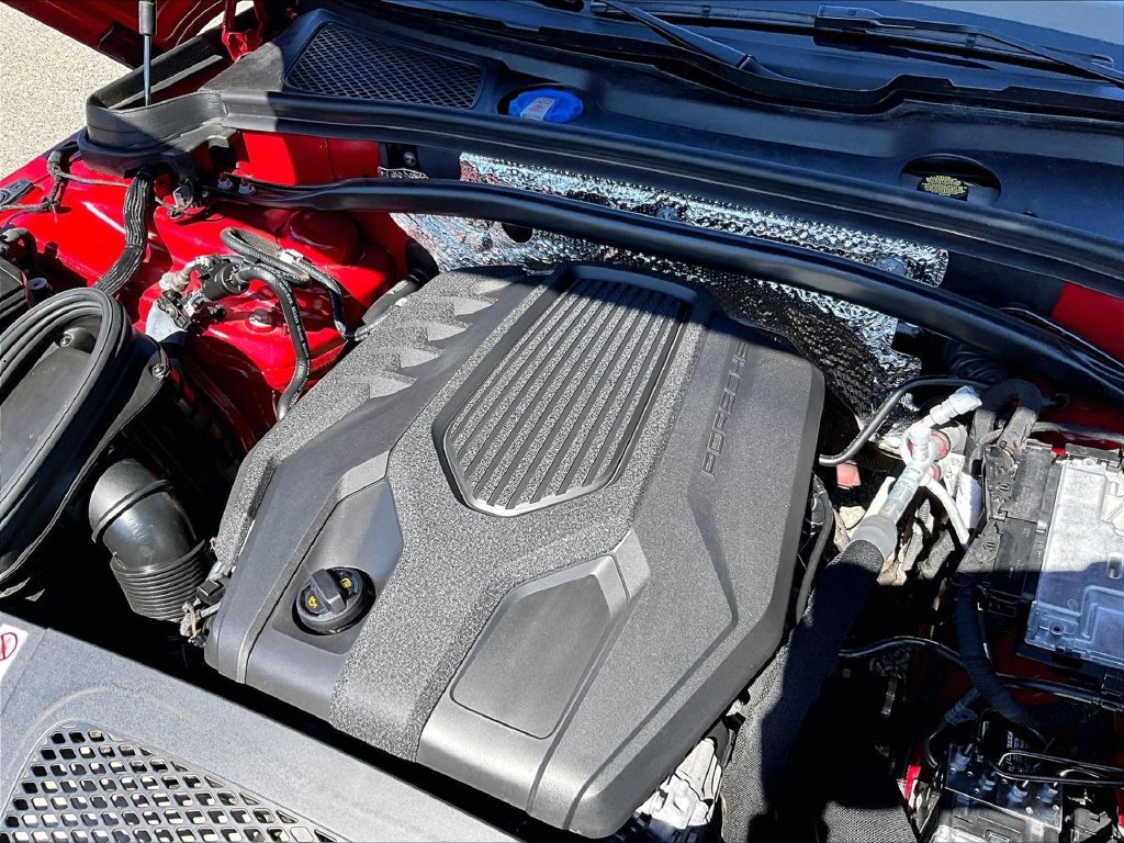 Certified 2026 Porsche Macan AWD/4WD image 24