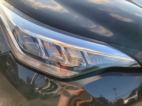 Used 2020 Toyota C-HR LE FWD image 27