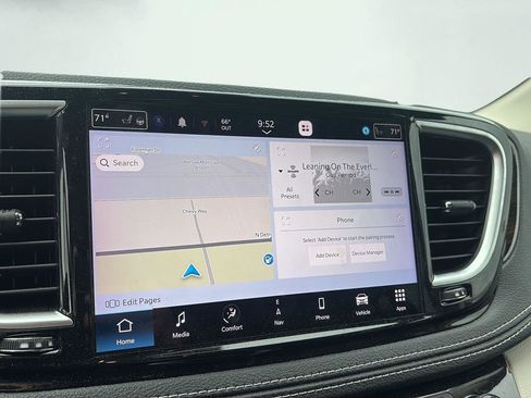 Used 2023 Chrysler Pacifica Limited w/ Uconnect Theater Family Group image 16