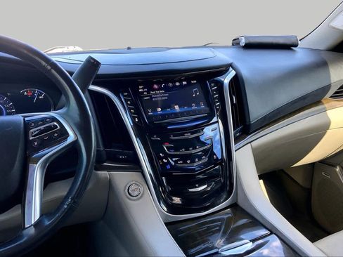Used 2019 Cadillac Escalade Premium Luxury RWD image 7