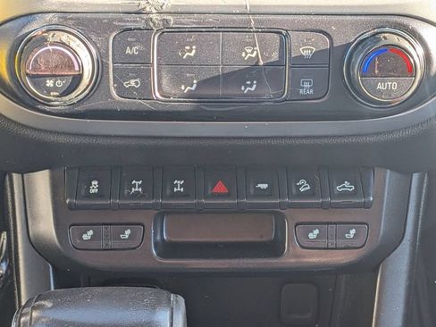 Used 2021 Chevrolet Colorado ZR2 AWD/4WD image 22