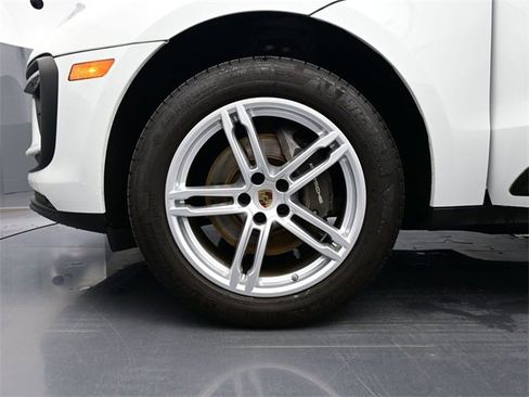 Used 2024 Porsche Macan image 6