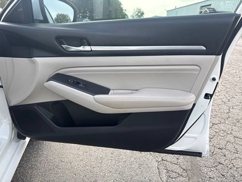 Used 2019 Nissan Altima 2.5 SV FWD image 32