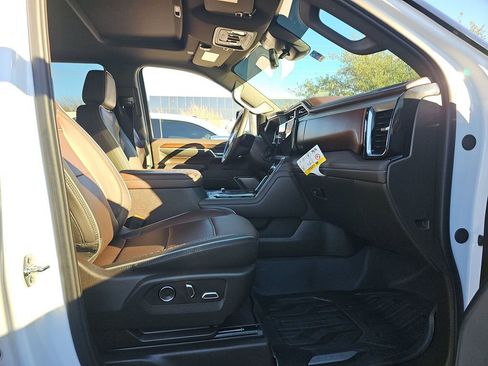 Used 2025 GMC Sierra 3500 Denali w/ Technology Package image 3