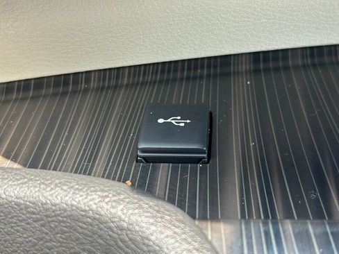 Certified 2023 Toyota Sienna Limited FWD image 35