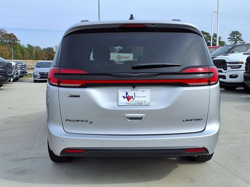 New 2026 Chrysler Pacifica Limited w/ S Appearance Package FWD image 5