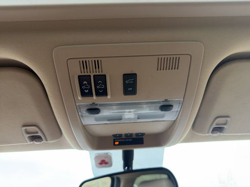 Used 2011 Cadillac Escalade ESV Premium image 27