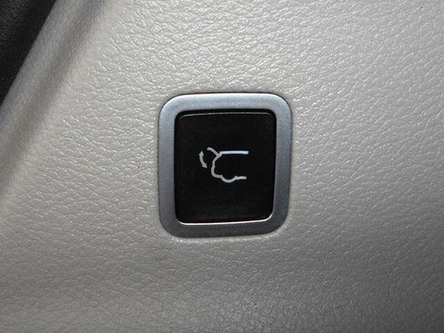 Used 2023 Chrysler Pacifica Limited w/ Trailer Tow Group image 10