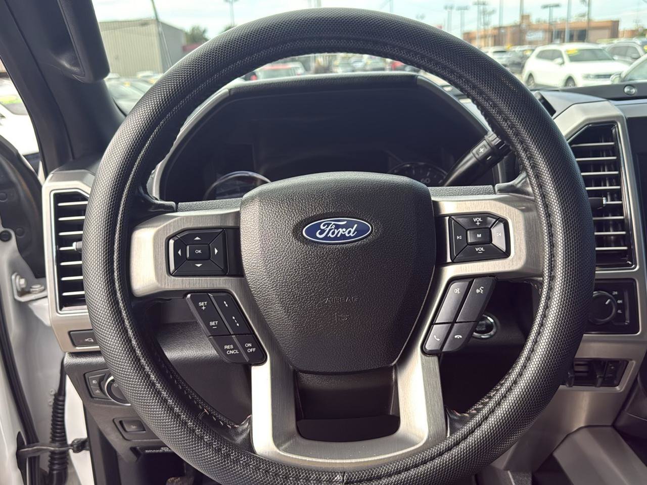 Used 2019 Ford F250 Platinum w/ Platinum Ultimate Package AWD/4WD image 19