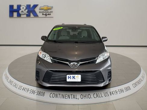 Used 2018 Toyota Sienna LE FWD image 2