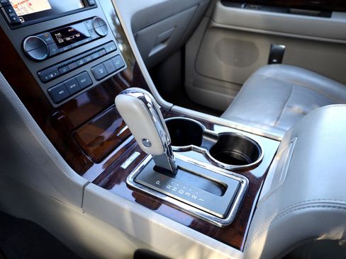 Used 2014 Lincoln Navigator 2WD image 10