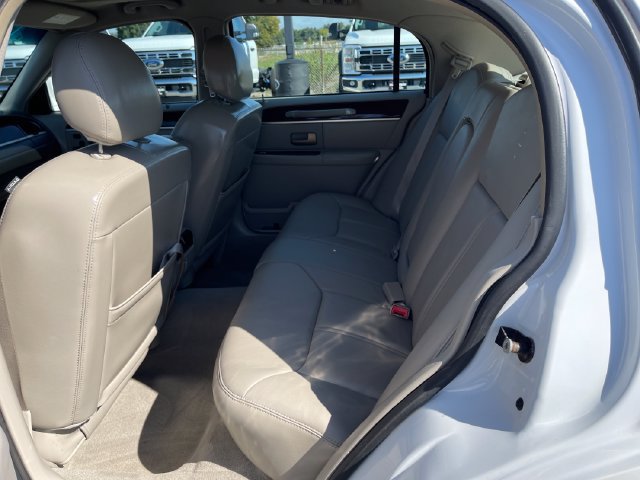 Used 2007 Lincoln Town Car Signature Limited RWD image 22