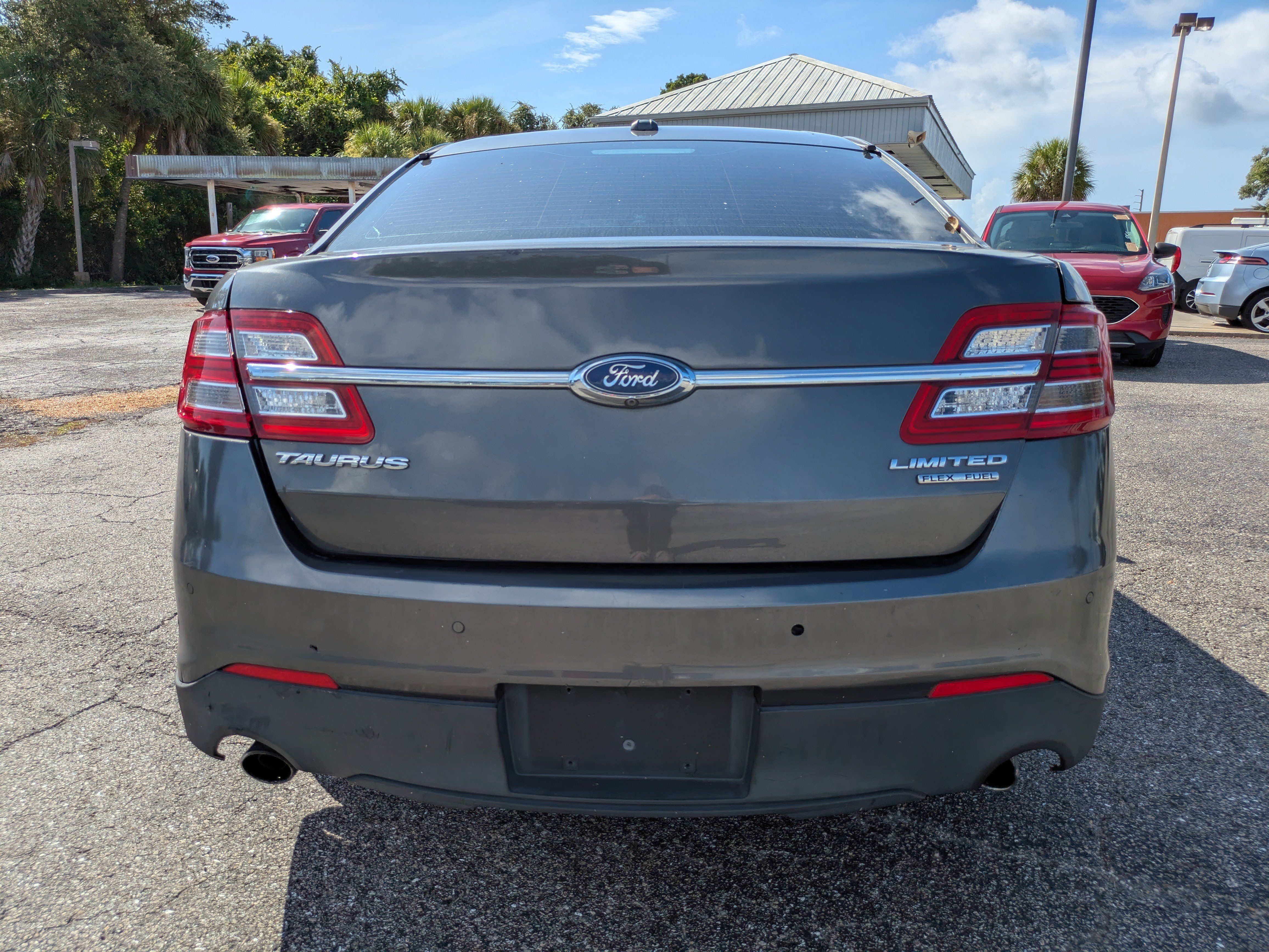 Used 2015 Ford Taurus SEL FWD image 5