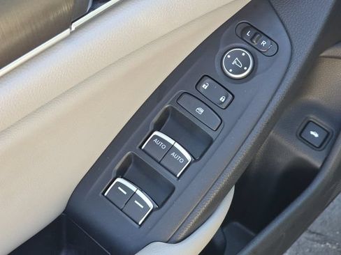 Used 2019 Honda Accord LX image 23