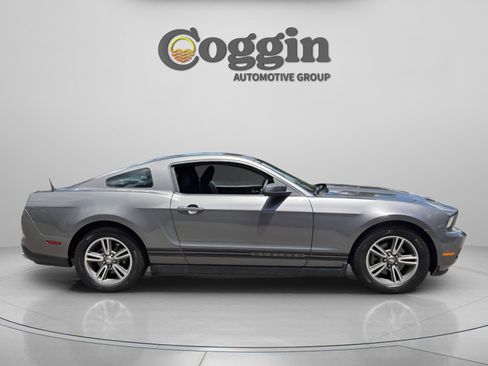 Used 2011 Ford Mustang Premium w/ Comfort Pkg RWD image 6