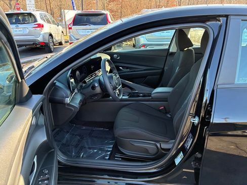 Used 2023 Hyundai Elantra SEL w/ Convenience Package image 20