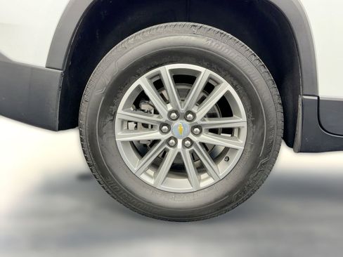 Used 2023 Chevrolet Traverse LT image 27