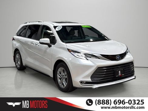 Used 2024 Toyota Sienna Limited AWD/4WD image 6