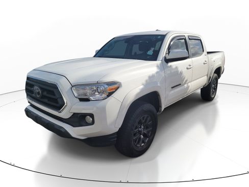 Used 2021 Toyota Tacoma SR5 RWD image 3