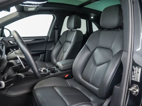 Certified 2023 Porsche Macan S AWD/4WD image 5