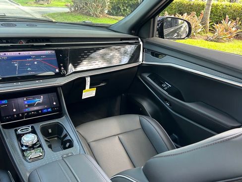 New 2025 Jeep Wagoneer S Limited image 12