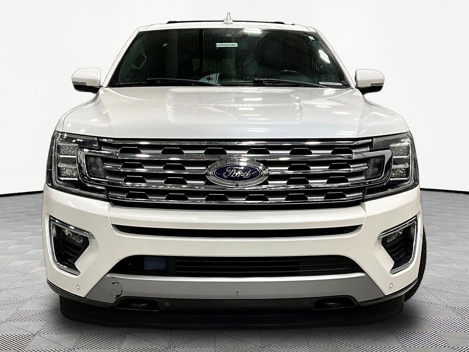 Used 2019 Ford Expedition Limited w/ Equipment Group 302A AWD/4WD image 2