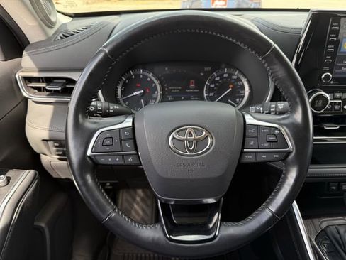 Used 2021 Toyota Highlander Limited image 15