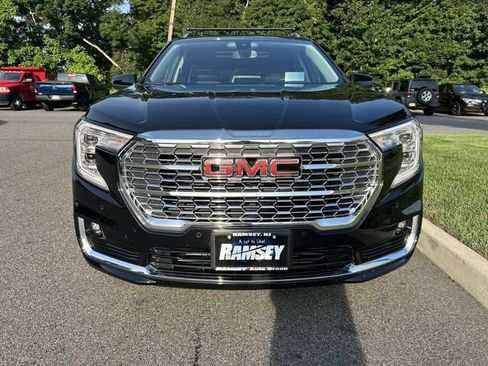 Used 2024 GMC Terrain Denali AWD/4WD image 3