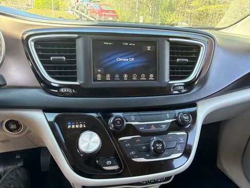 Used 2021 Chrysler Voyager Lxi image 26