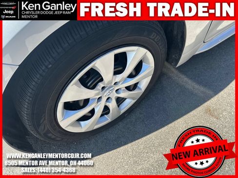 Used 2025 Toyota Corolla LE FWD image 5
