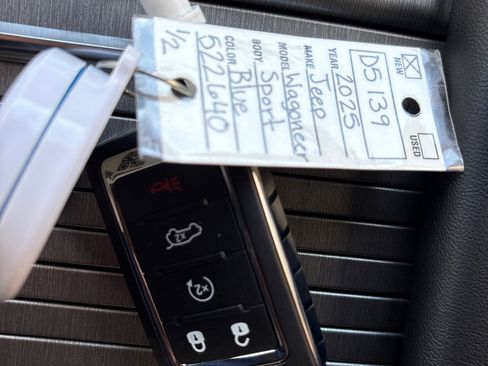 New 2025 Jeep Wagoneer L Series II w/ Premium Group I image 28