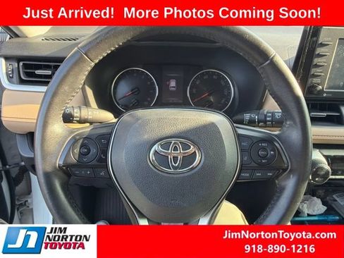 Used 2021 Toyota RAV4 XLE Premium FWD image 11