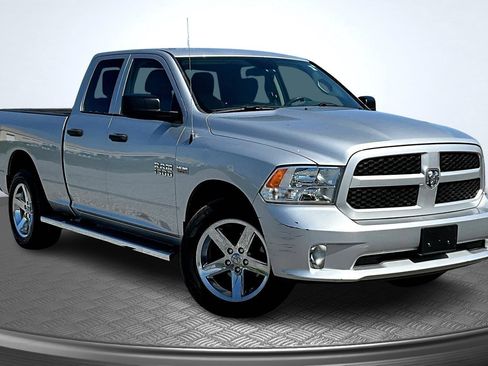 Used 2017 RAM 1500 Express AWD/4WD image 3