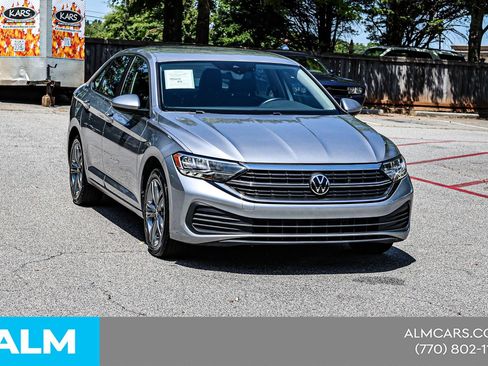Used 2024 Volkswagen Jetta SE FWD image 5