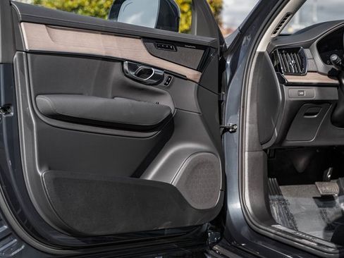 New 2026 Volvo XC90 B6 Plus w/ Protection Package image 38