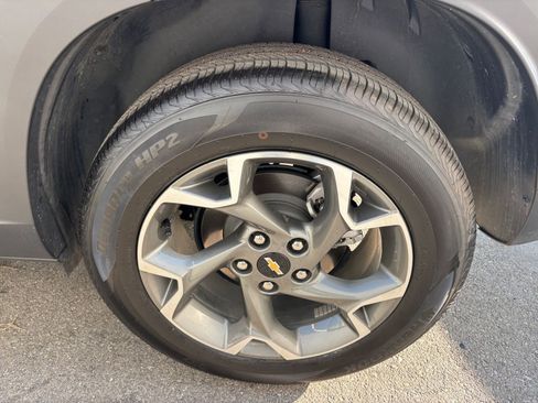 Used 2025 Chevrolet Trax LT image 35