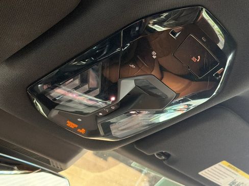 Used 2023 BMW 740i image 23