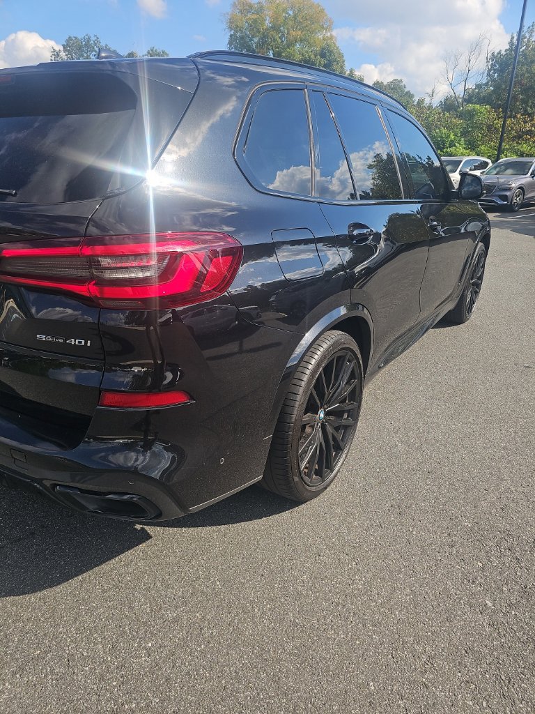 Used 2021 BMW X5 sDrive40i w/ M Sport Package RWD image 3