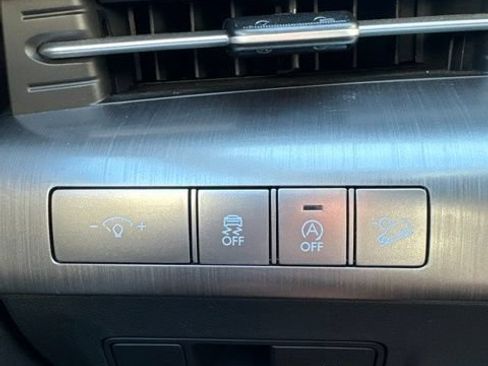Used 2025 Hyundai Kona SE FWD image 17