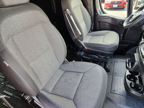 Used 2025 RAM ProMaster 2500 FWD image 11