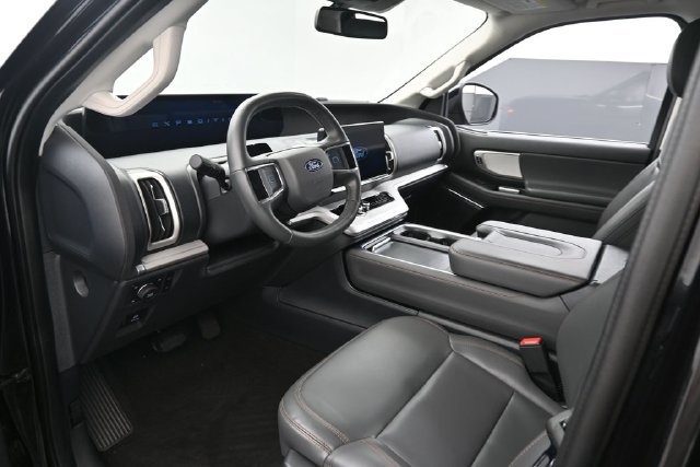 Used 2025 Ford Expedition Active AWD/4WD image 12