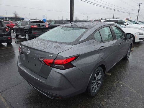 Used 2021 Nissan Versa SV FWD image 6