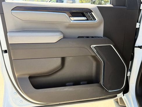 Used 2025 GMC Sierra 1500 SLT image 17