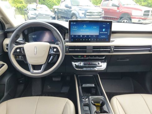 Used 2025 Lincoln Corsair AWD w/ Equipment Group 101A image 18