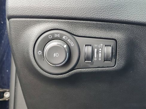 Used 2018 Jeep Compass Latitude w/ Cold Weather Group image 16