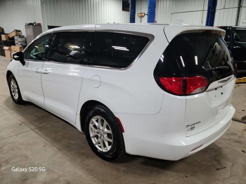 Used 2017 Chrysler Pacifica LX image 6