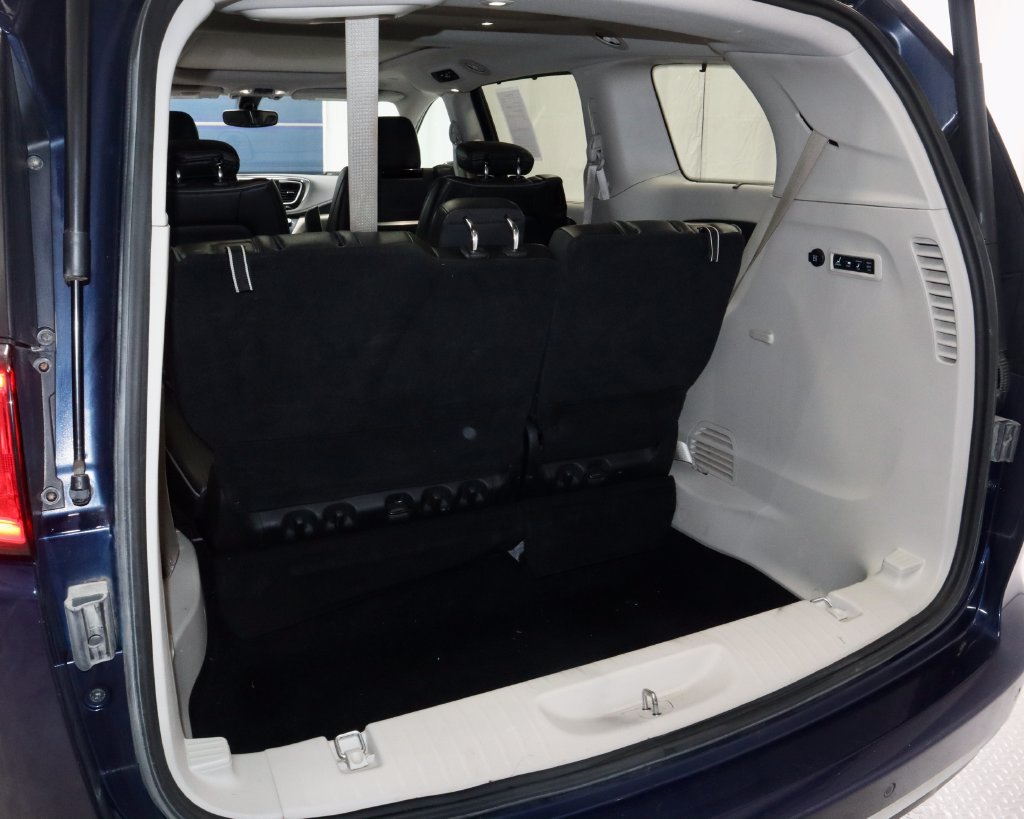 Used 2019 Chrysler Pacifica Limited FWD image 11