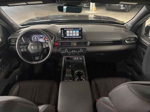 Used 2025 Honda Pilot Black Edition image 11
