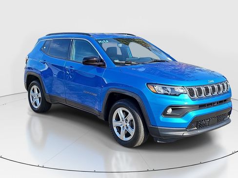 Used 2023 Jeep Compass Latitude AWD/4WD image 3